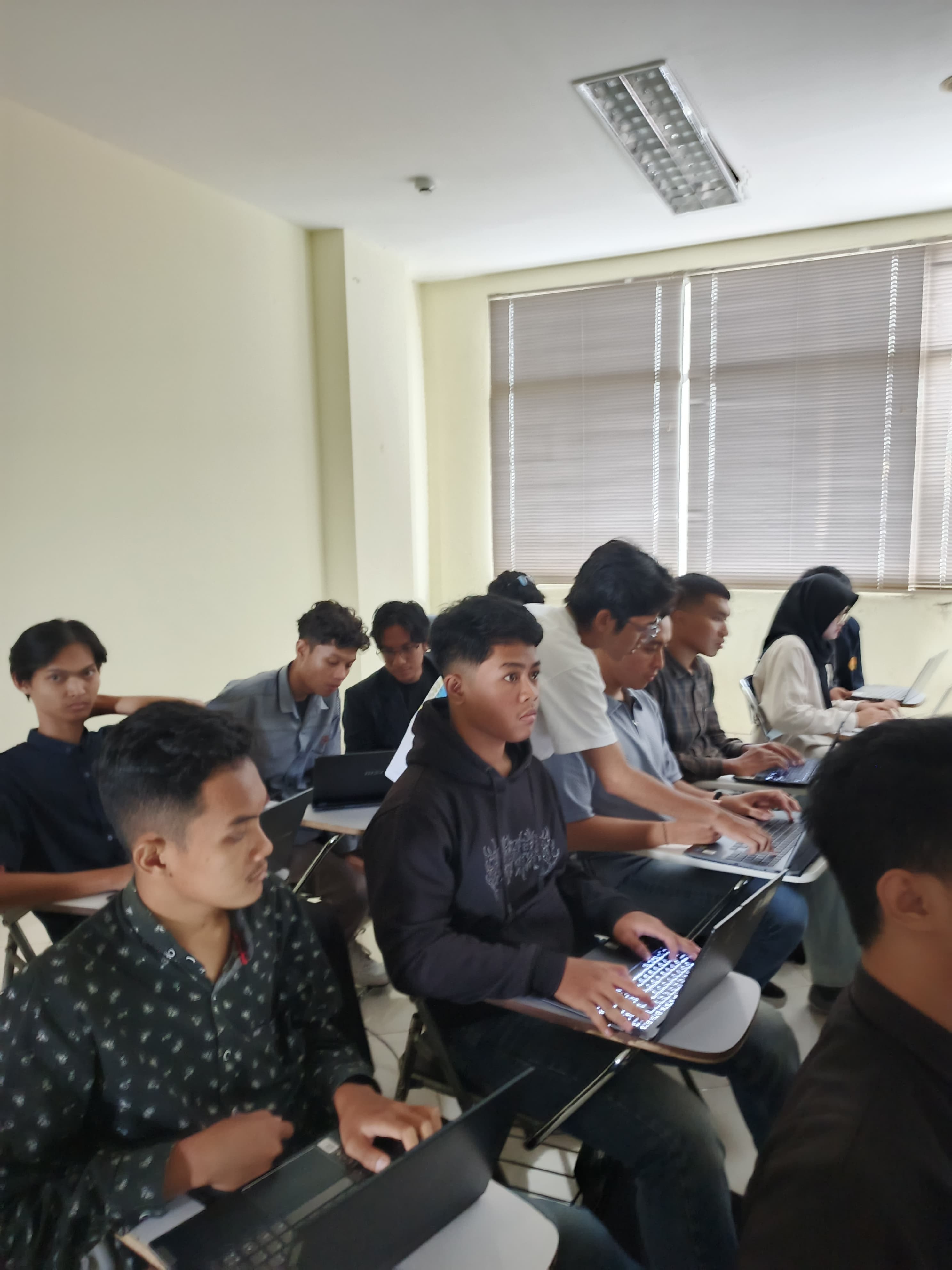 Asistem Praktikum Pemrograman Perorientasi Objek - 0